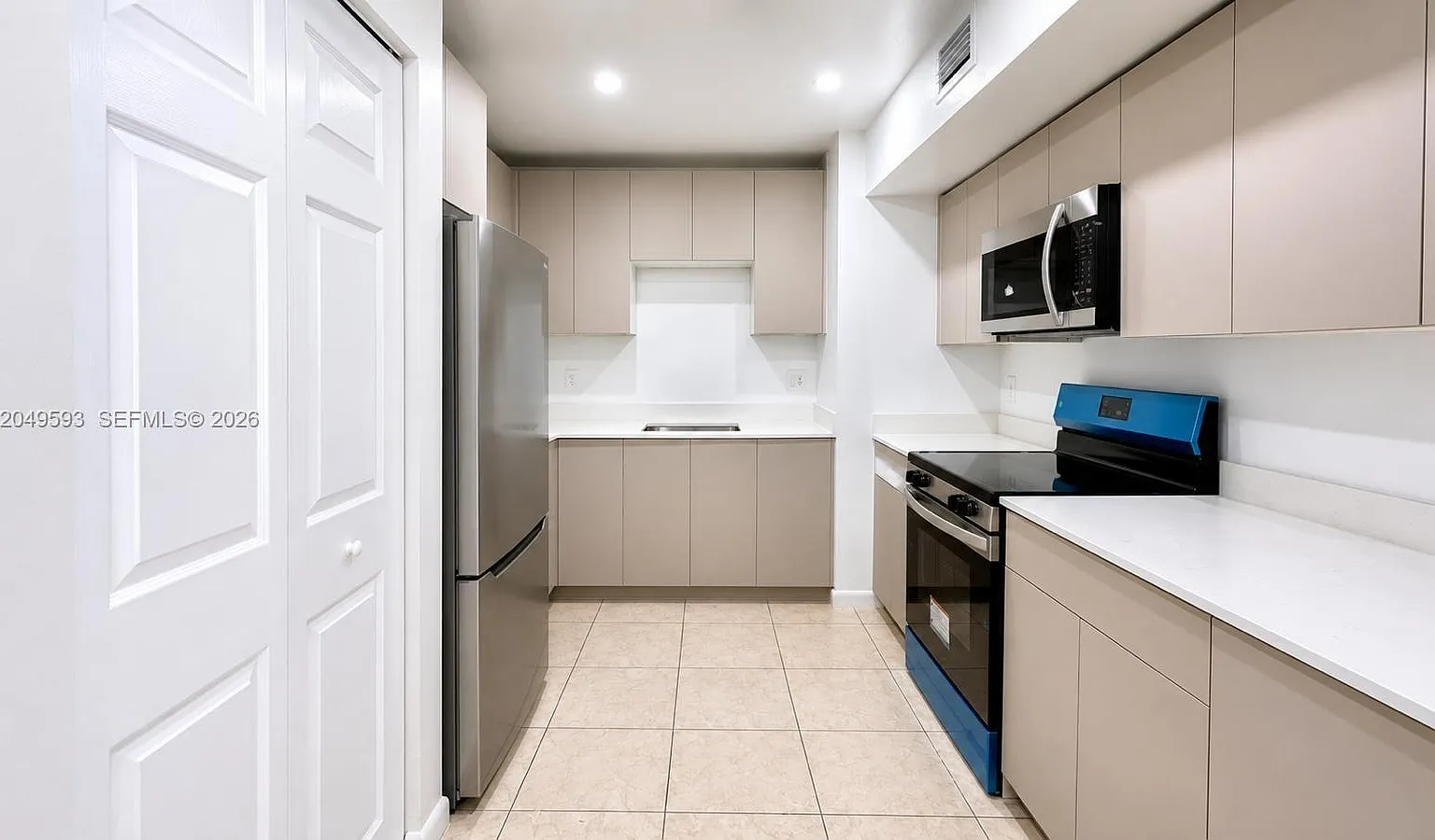 Lakeview Estates Condo — Photo 1