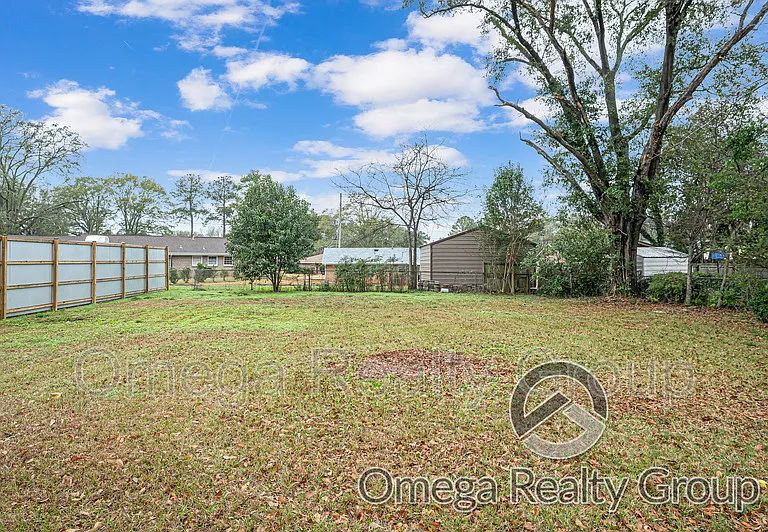 1265 Adell St — Photo 37