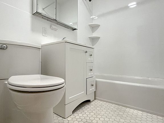 5th image of 148 Henry St APT 2B