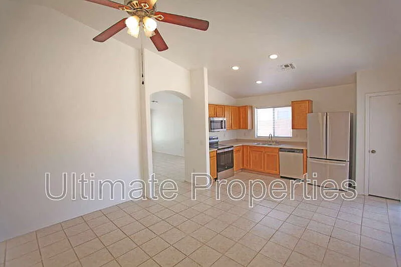 3 bed, 2.0 bath, 1348 sqft, $1,795 — Photo 4