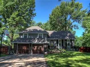 10512 Meadow Ln, Leawood, KS 66206