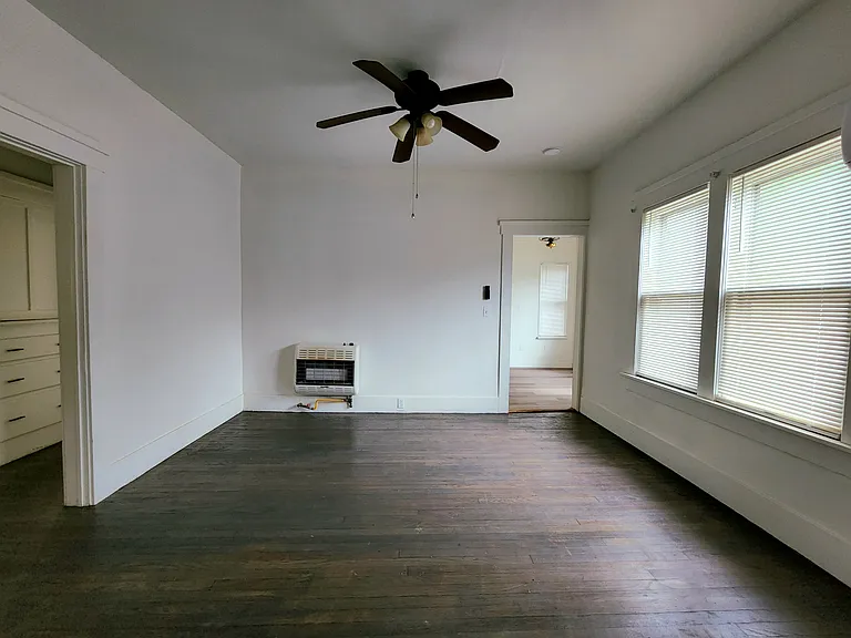 1946 NW 15th Streetmain House — Photo 8