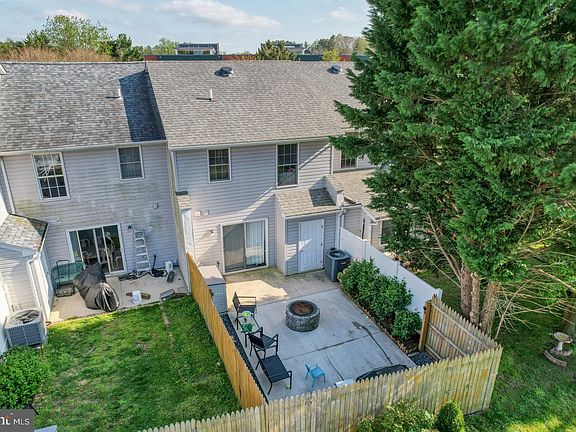 2nd image of 418 S Spinnaker Ln #82