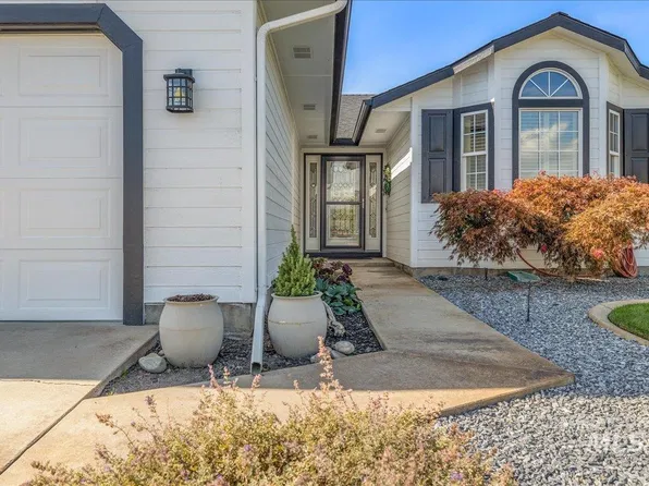 8569 Willowdale Dr, Garden City, ID 83714