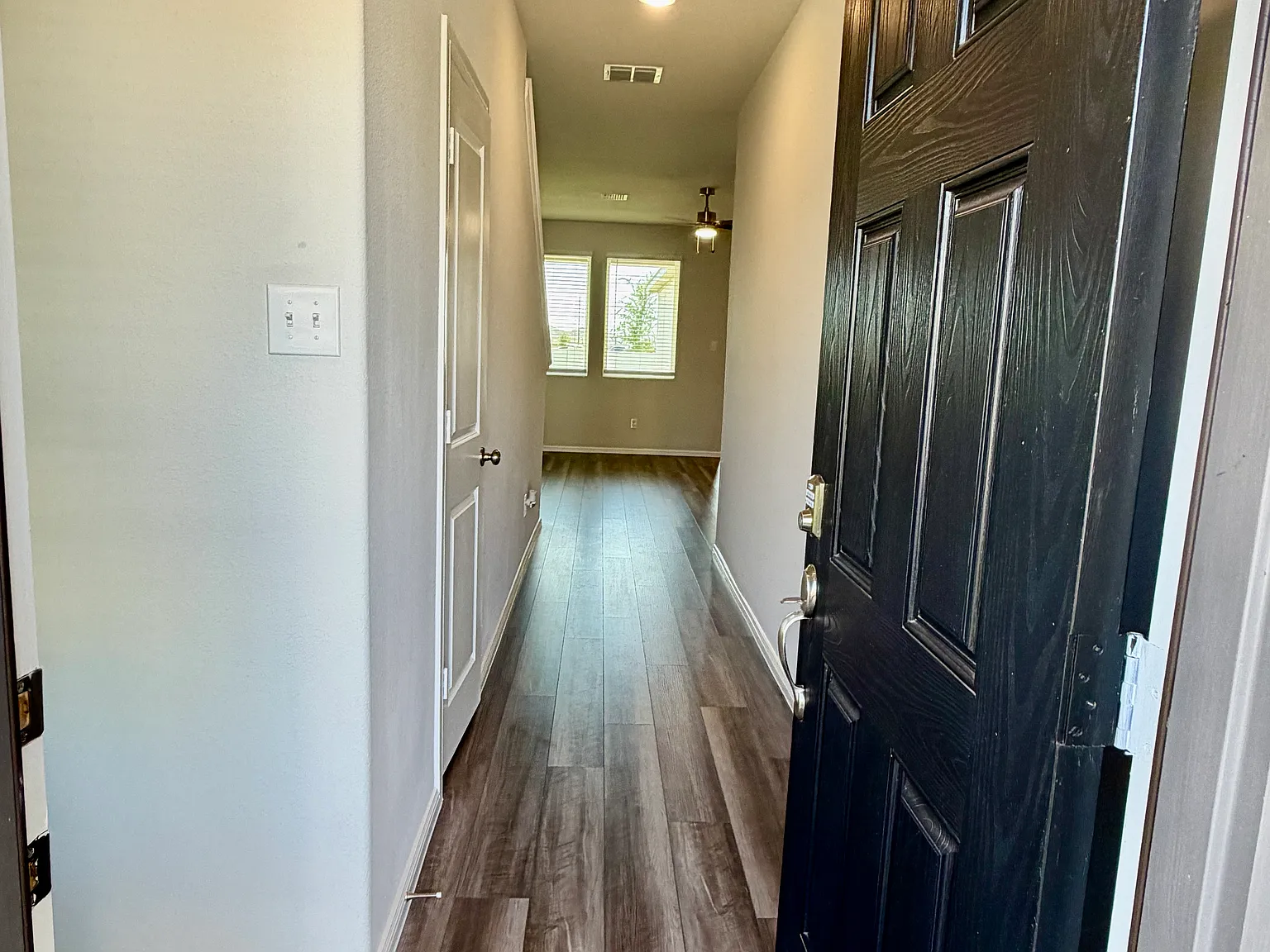 3 bed, 2.5 bath, 1777 sqft, $1,999 — Photo 4