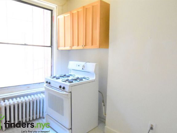 2nd image of 208 Willis Ave APT 2S