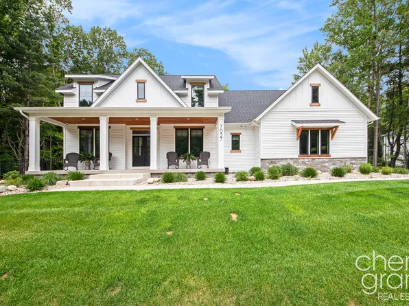 7027 Pebble Ln, Fennville, MI 49408