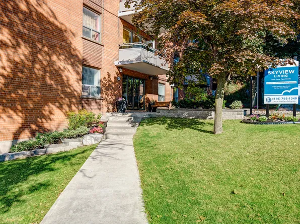 900 Jane St #B6, Toronto, ON M6N 4C7