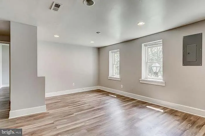 681 Washington Blvd #B — Photo 1
