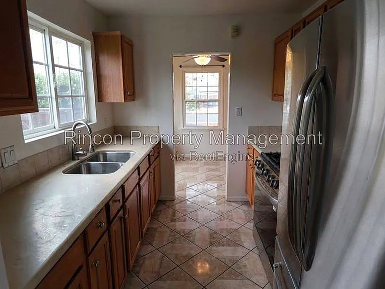 3570 S B St — Photo 3