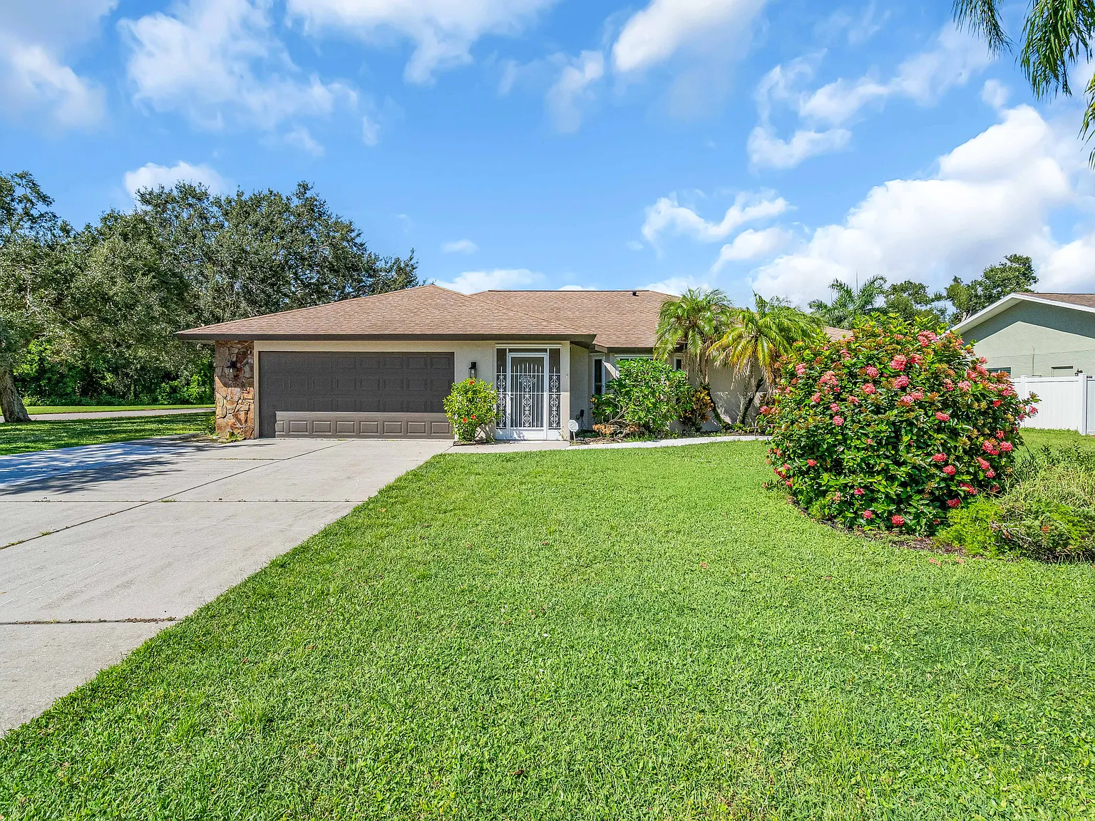 3 bed, 2000 sqft, $3,900 — Photo 2