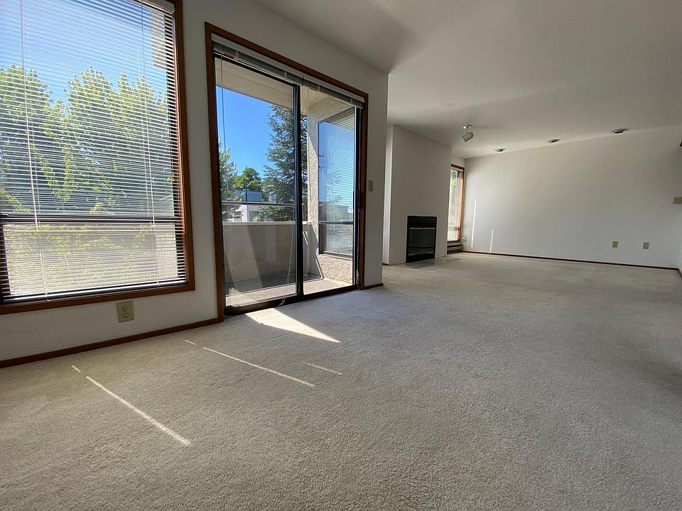 Just steps away from Downtown Ballard's popular restaurants, cafes, pubs, boutiques, and everything else the incredible Ballard community has to offer!