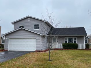 565 Edgebrook Ct, Carol Stream, IL 60188