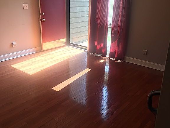 5th image of Lakeview Dr E