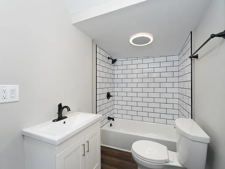 224 W 5th St — Photo 10