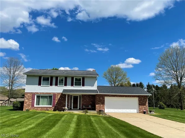 1019 College Dr SE, New Philadelphia, OH 44663