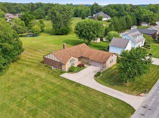15811 Sunset Blvd, Wapakoneta, OH 45895