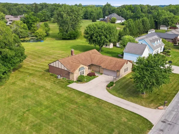 15811 Sunset Blvd, Wapakoneta, OH 45895