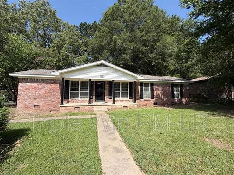 33 Single Oaks Dr — Photo 2