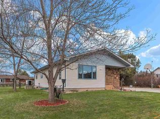 612 S 14th St, Hot Springs, SD 57747