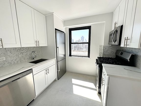 3rd image of 305 E 86th St #22GE