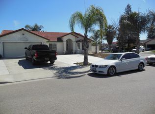 316 S Bordeaux Ave, Kerman, CA 93630