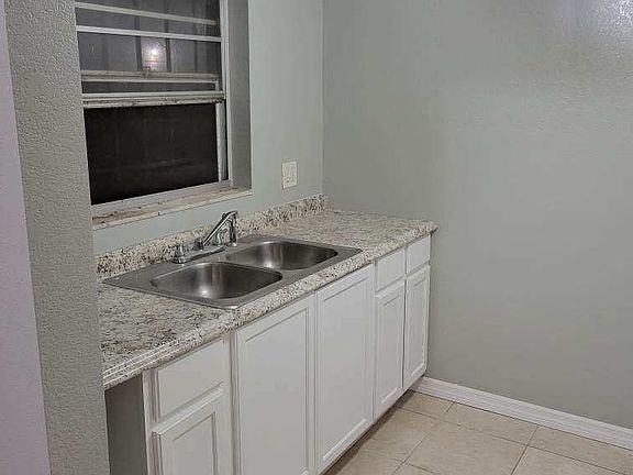 4th image of 10107 N Jasmine Ave APT B
