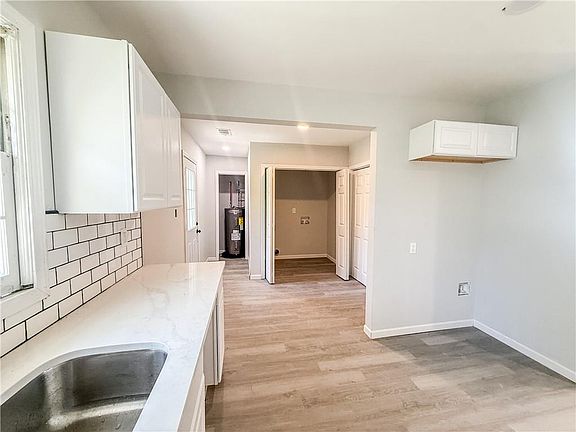 5th image of 2328 Bonner Rd