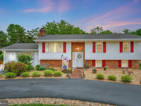 806 Edwards Dr, Fredericksburg, VA 22405