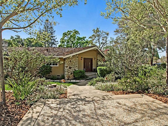 3rd image of 1293 Hillcrest Dr