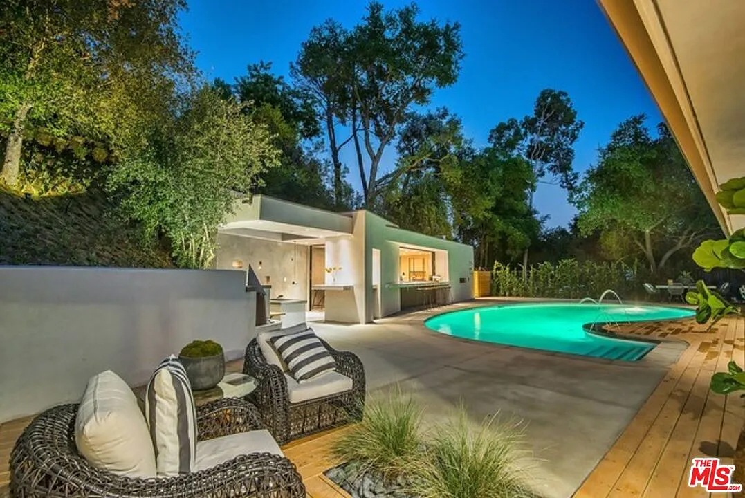 4 bed, 4.5 bath, 3420 sqft, $14,995 — Photo 1