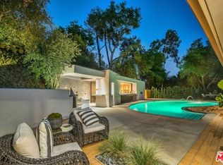 16957 Mooncrest Dr, Encino, CA 91436