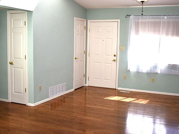 2nd image of 2106 Chatalet Ln APT G