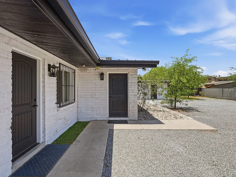 2535 N Dodge Blvd #3 — Photo 9