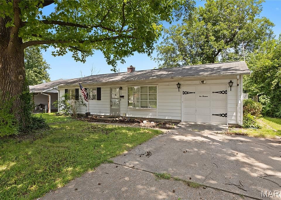 1st image of 114 Saint James Ln