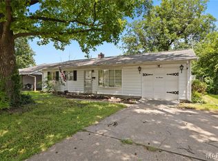 114 Saint James Ln, Cahokia, IL 62206