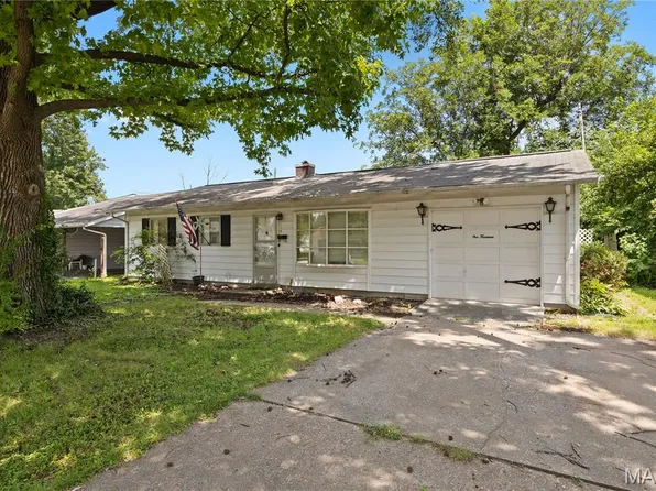 114 Saint James Ln, Cahokia, IL 62206