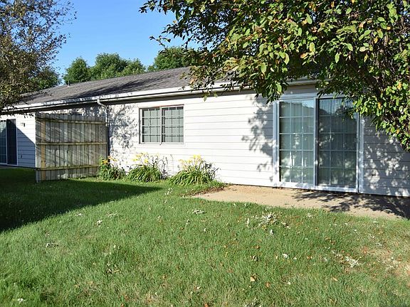 Prairie Mill Townhomes: Back yard