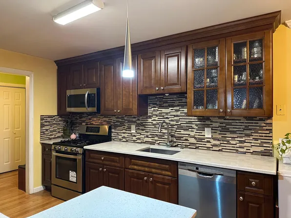 50 Riverview Court image 7 of 13