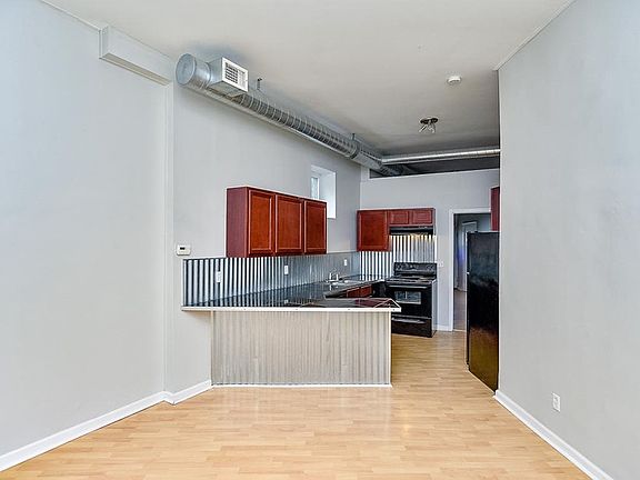 3rd image of 5409 Lansdowne Ave Unit 5411
