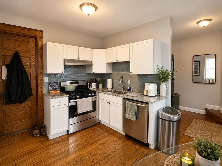 320 W Wilson St — Photo 3
