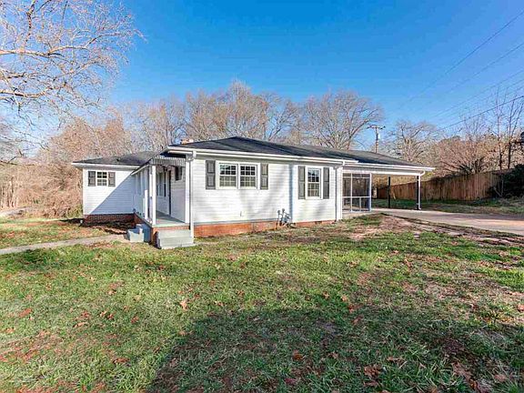 4th image of 101 Rosewood Dr