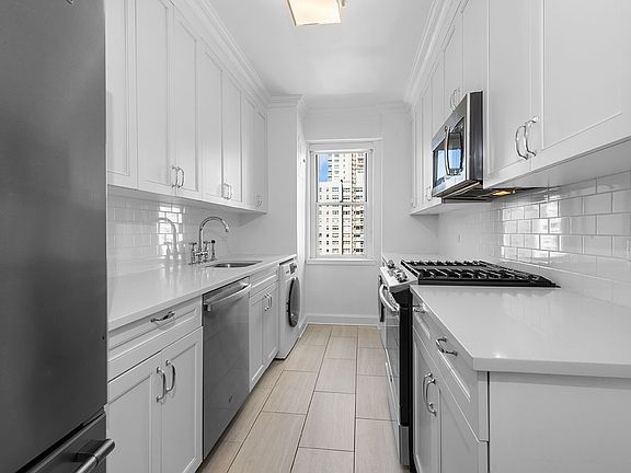 5th image of 215 E 68th St APT 11L