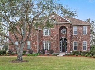 32 Castle Pines Dr, New Orleans, LA 70131