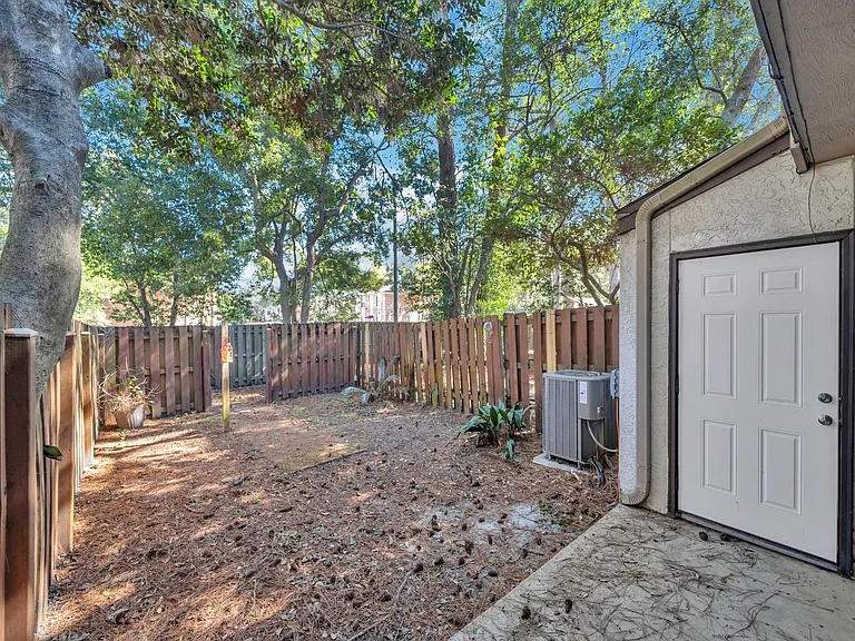 206 4th St SE #B5 — Photo 32