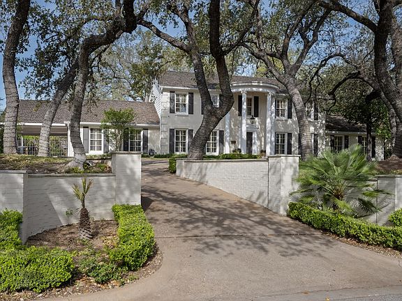 2nd image of 3100 Pecos St