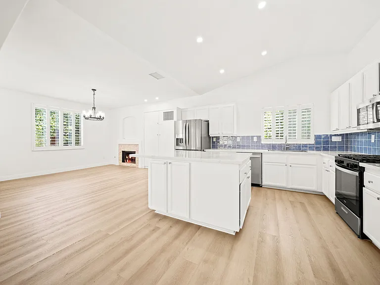 37762 Drexell Dr — Photo 10