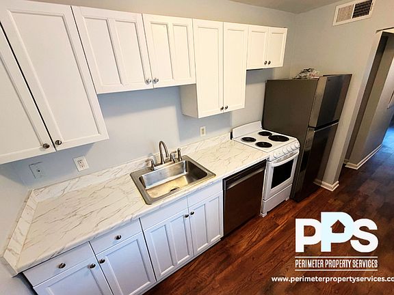 3rd image of 581 Martin St SE APT 4