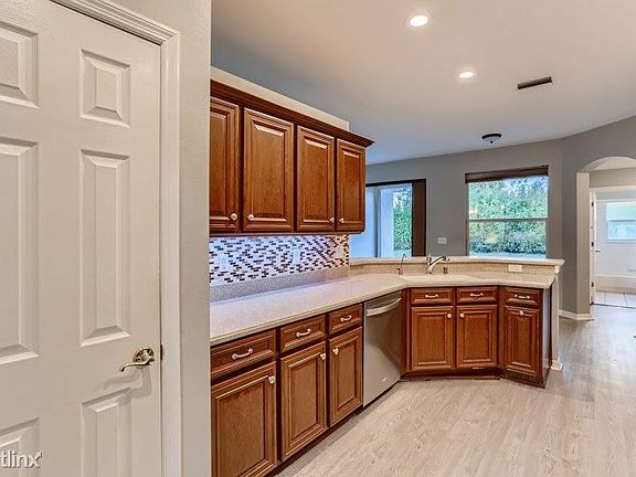 3rd image of 10503 Weybridge Dr