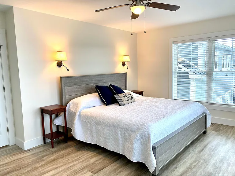 869 E Lakeshore Dr — Photo 8